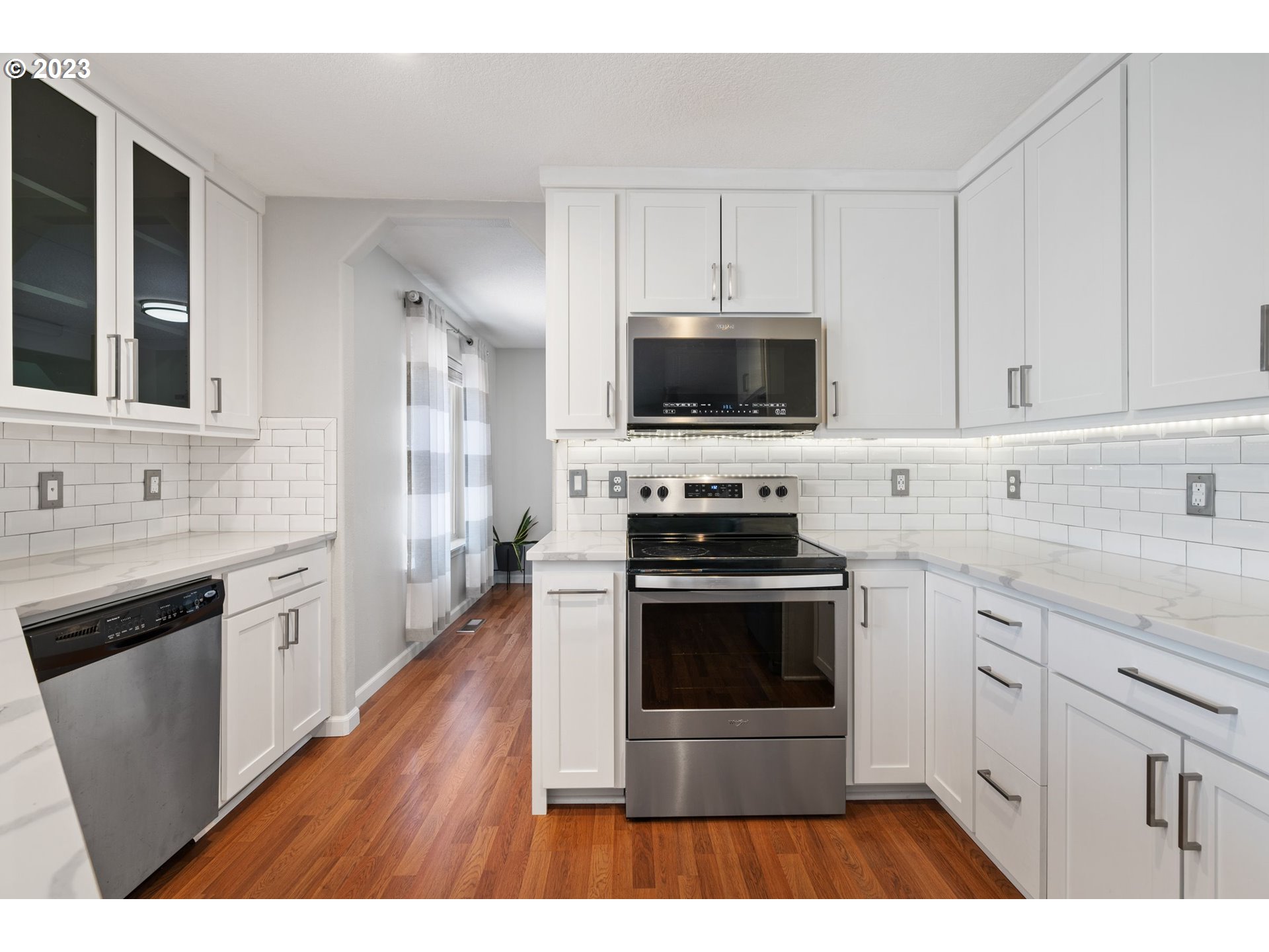 1648 Northeast Barnes Lane Gresham, OR 97030 - Photo 8 of 41 Kitchen