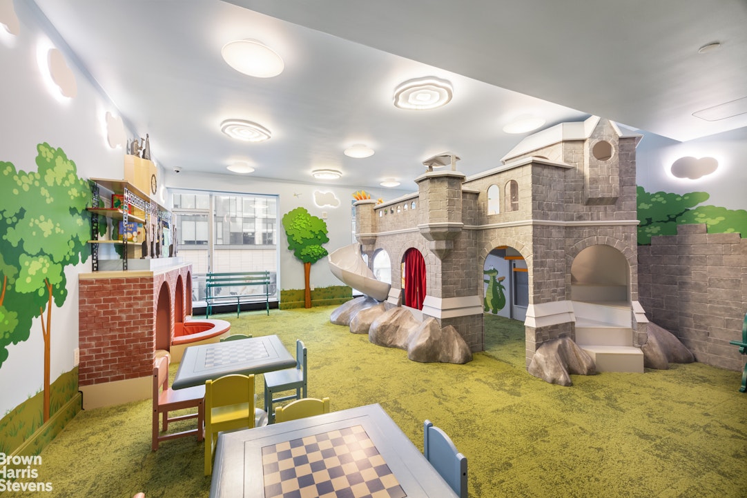 1289 Lexington Avenue, Unit 11D Manhattan, NY 10028 - Photo 14 of 16 a living room with furniture and a table