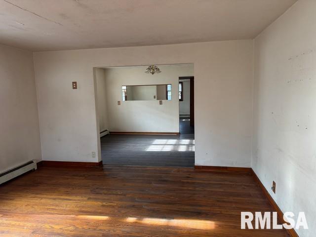 113 South Maple Street Stonington, IL 62567 - Photo 2 of 17