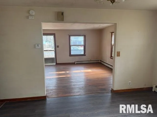 $23,000 | 113 South Maple Street, Stonington, IL 62567