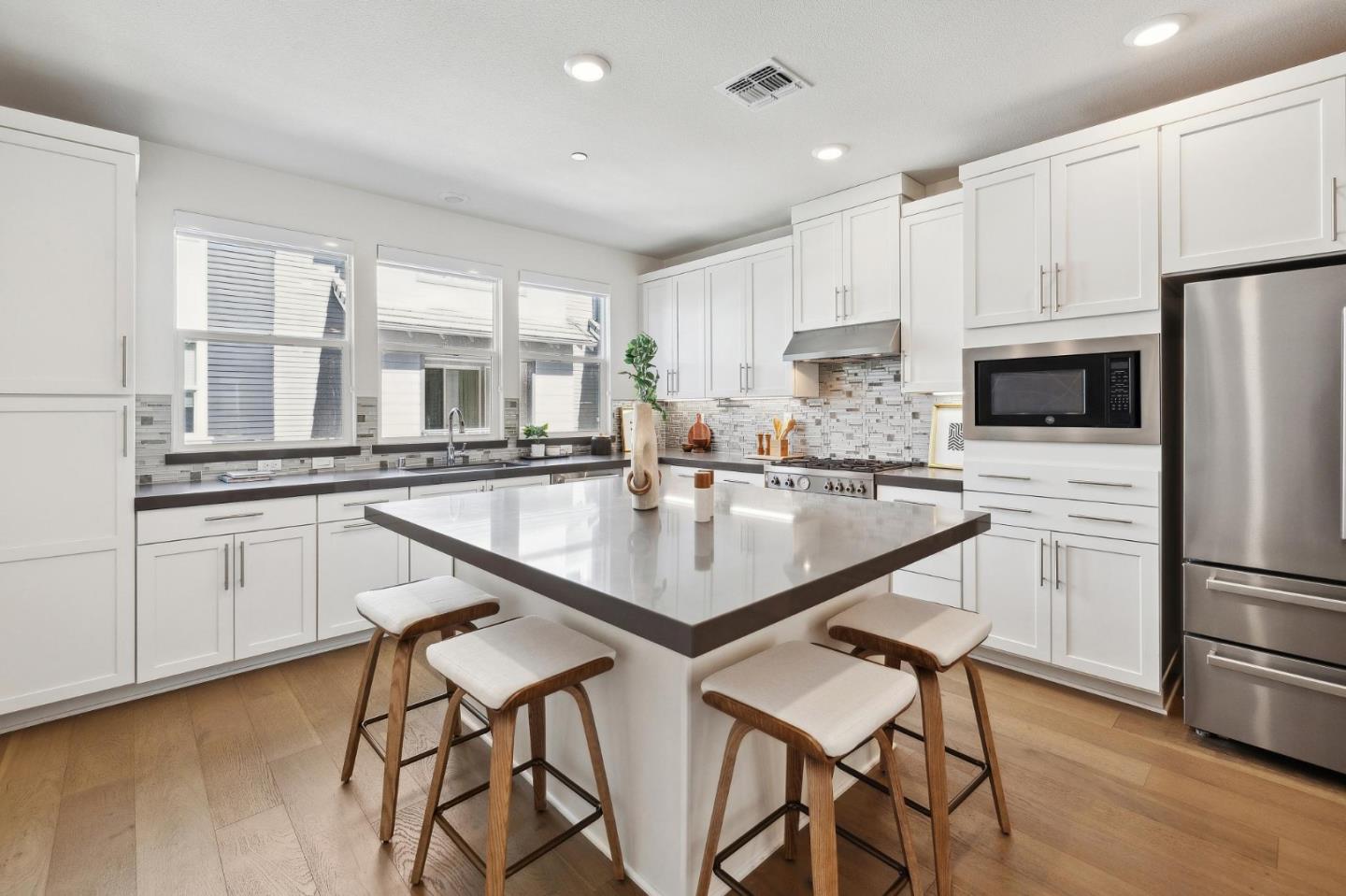 2266 Mora Place Mountain View, CA 94040 - Photo 3 of 32