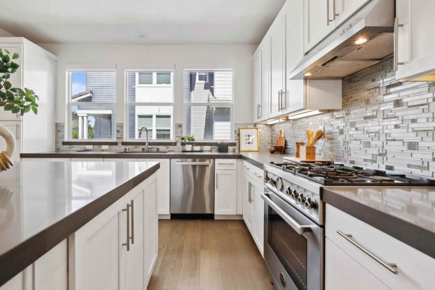 2266 Mora Place Mountain View, CA 94040 - Photo 9 of 32