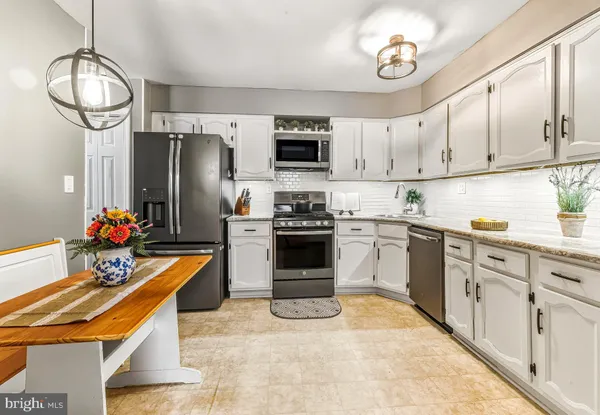 $450,000 | 8 Chelsea Circle, Flemington, NJ 08822