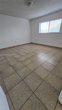 $1,700 | 690 Northeast 123rd Street, Unit 208, North Miami, FL 33161