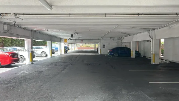 $1,700 | 690 Northeast 123rd Street, Unit 208, North Miami, FL 33161