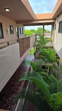 $1,700 | 690 Northeast 123rd Street, Unit 208, North Miami, FL 33161