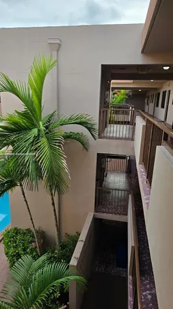 $1,700 | 690 Northeast 123rd Street, Unit 208, North Miami, FL 33161