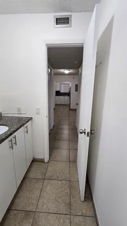 $1,700 | 690 Northeast 123rd Street, Unit 208, North Miami, FL 33161