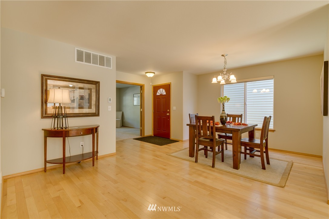 9219 Northeast 174th Place Bothell, WA 98011 - Photo 4 of 24 Gallery Image 4
