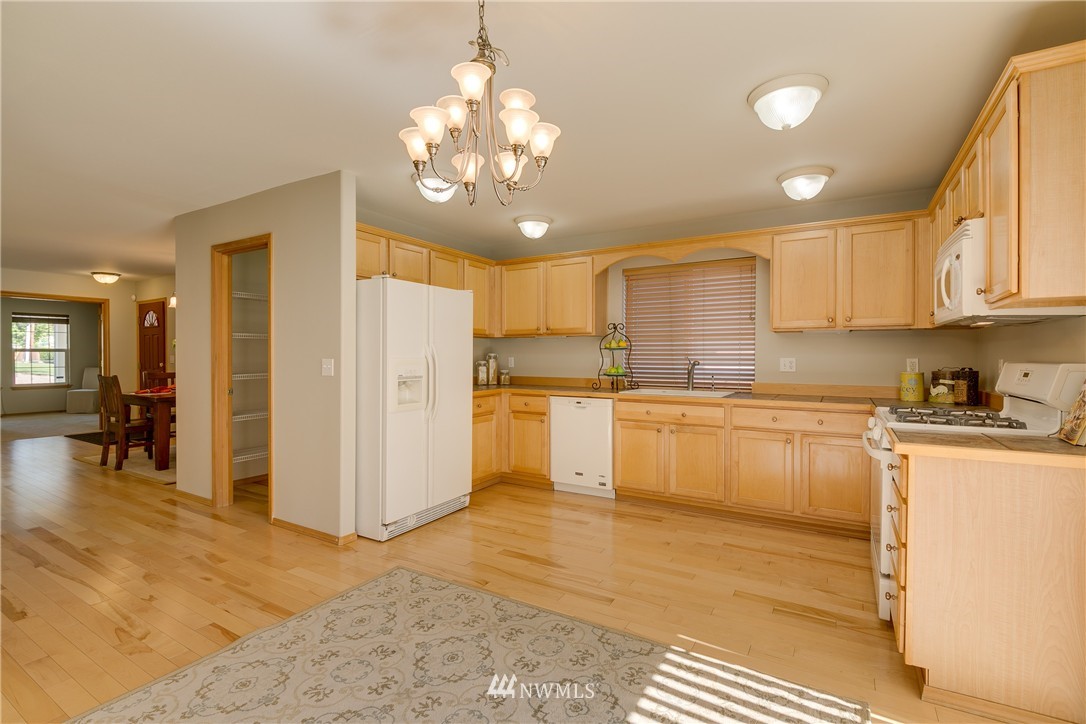 9219 Northeast 174th Place Bothell, WA 98011 - Photo 10 of 24 Gallery Image 10