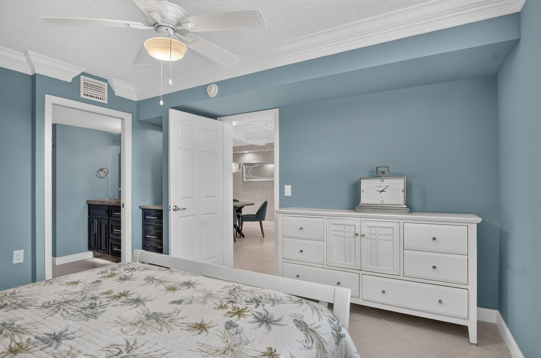 6061 Balboa Circle, Unit 206 Boca Raton, FL 33433 - Photo 15 of 29 Primary bedroom