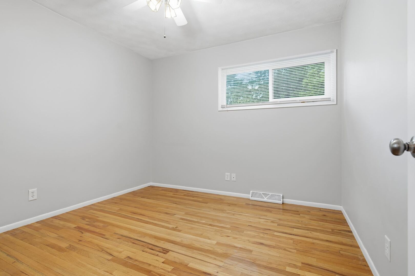 1215 Rutledge Road Bloomington, IL 61704 - Photo 9 of 24 Gallery Image 9