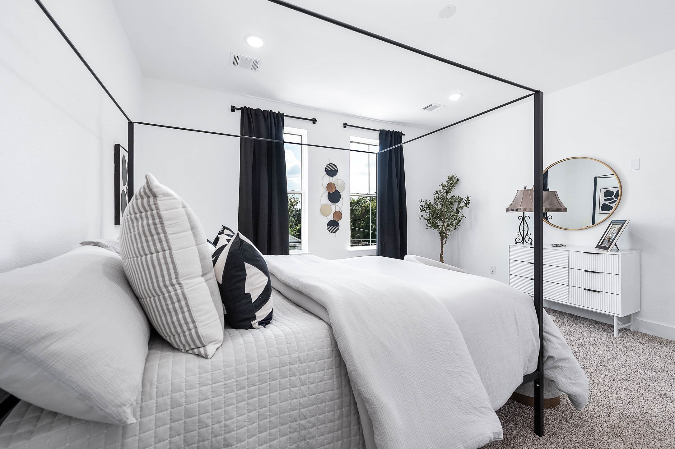 1515 Euel Street Houston, TX 77009 - Photo 26 of 34 Refined with stylish and thoughtful layout, offering a peaceful space to unwind at the end of the day.