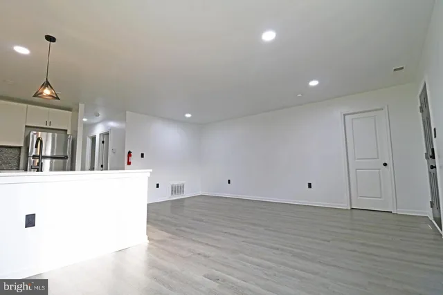 $1,875 | 511 Corinthian Avenue, Essington, PA 19029