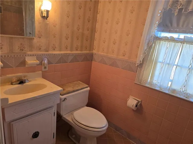 $200,000 | 520 East 66th Terrace, Kansas City, MO 64131