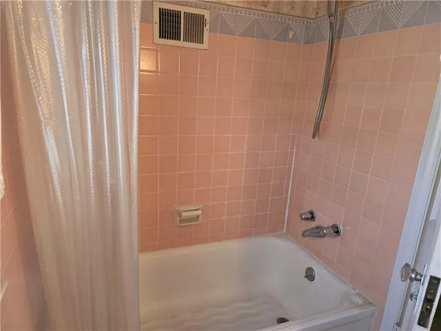 $200,000 | 520 East 66th Terrace, Kansas City, MO 64131