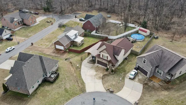 $370,000 | 505 Cardinal Circle, Westmoreland, TN 37186