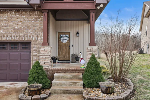 $370,000 | 505 Cardinal Circle, Westmoreland, TN 37186