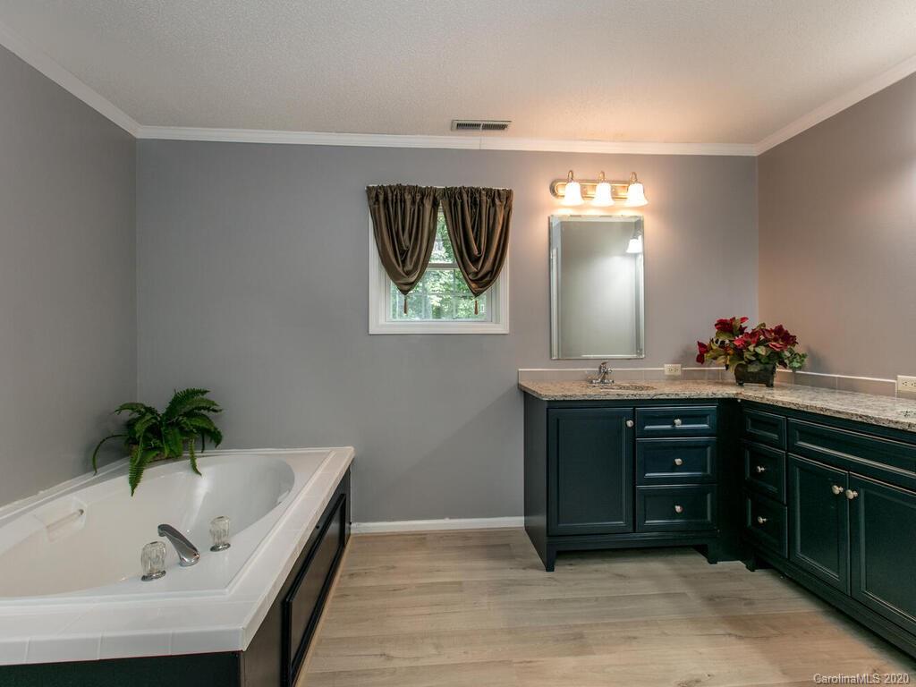 203 Riva Ridge Drive Fairview, NC 28730 - Photo 23 of 39 Gallery Image 23