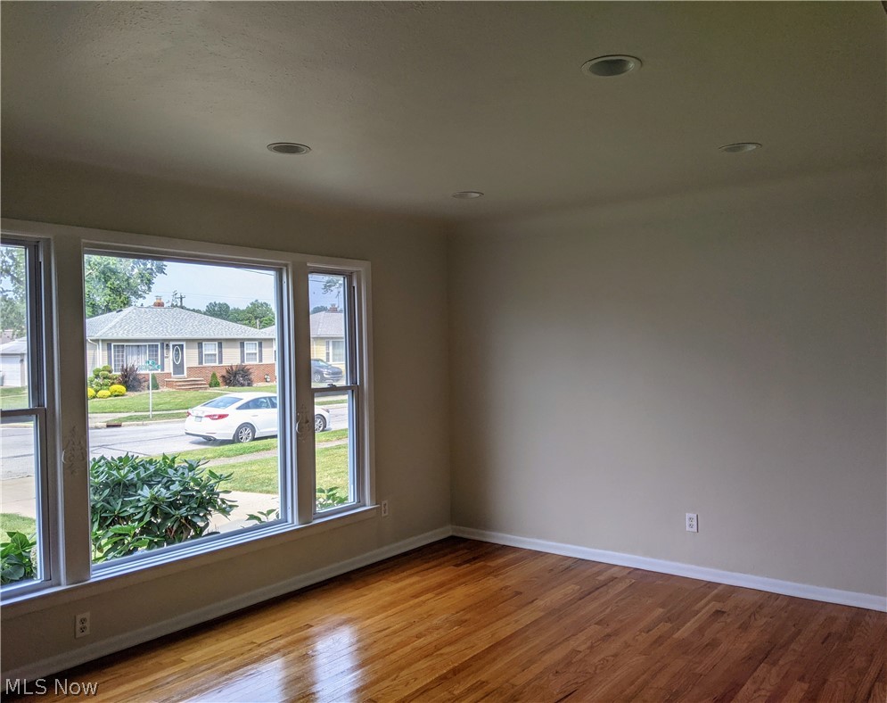 30148 Forestgrove Road Willowick, OH 44095 - Photo 4 of 16 Gallery Image 4
