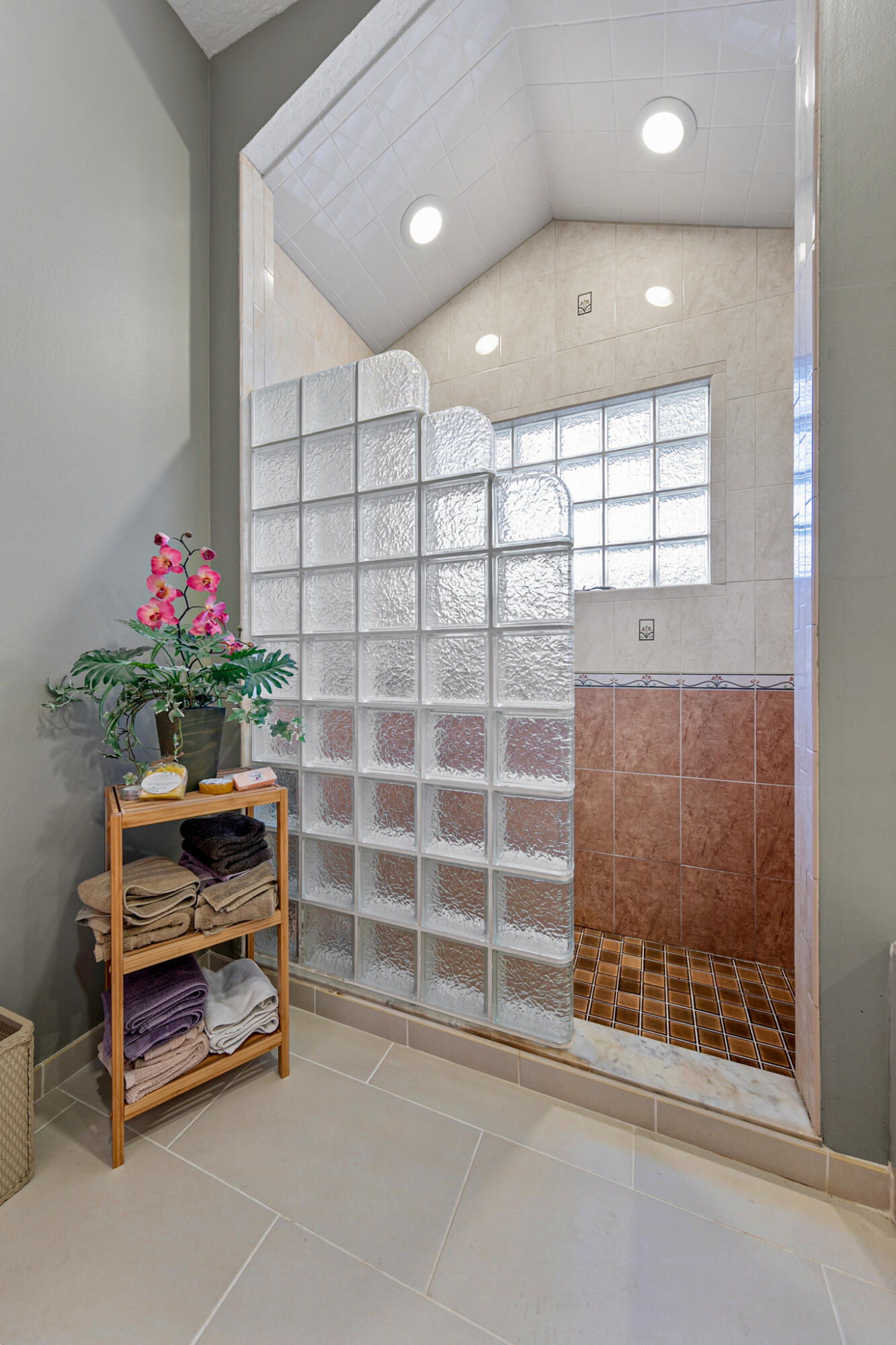 3916 Hunters Ridge Way Titusville, FL 32796 - Photo 15 of 35 3916 Master shower