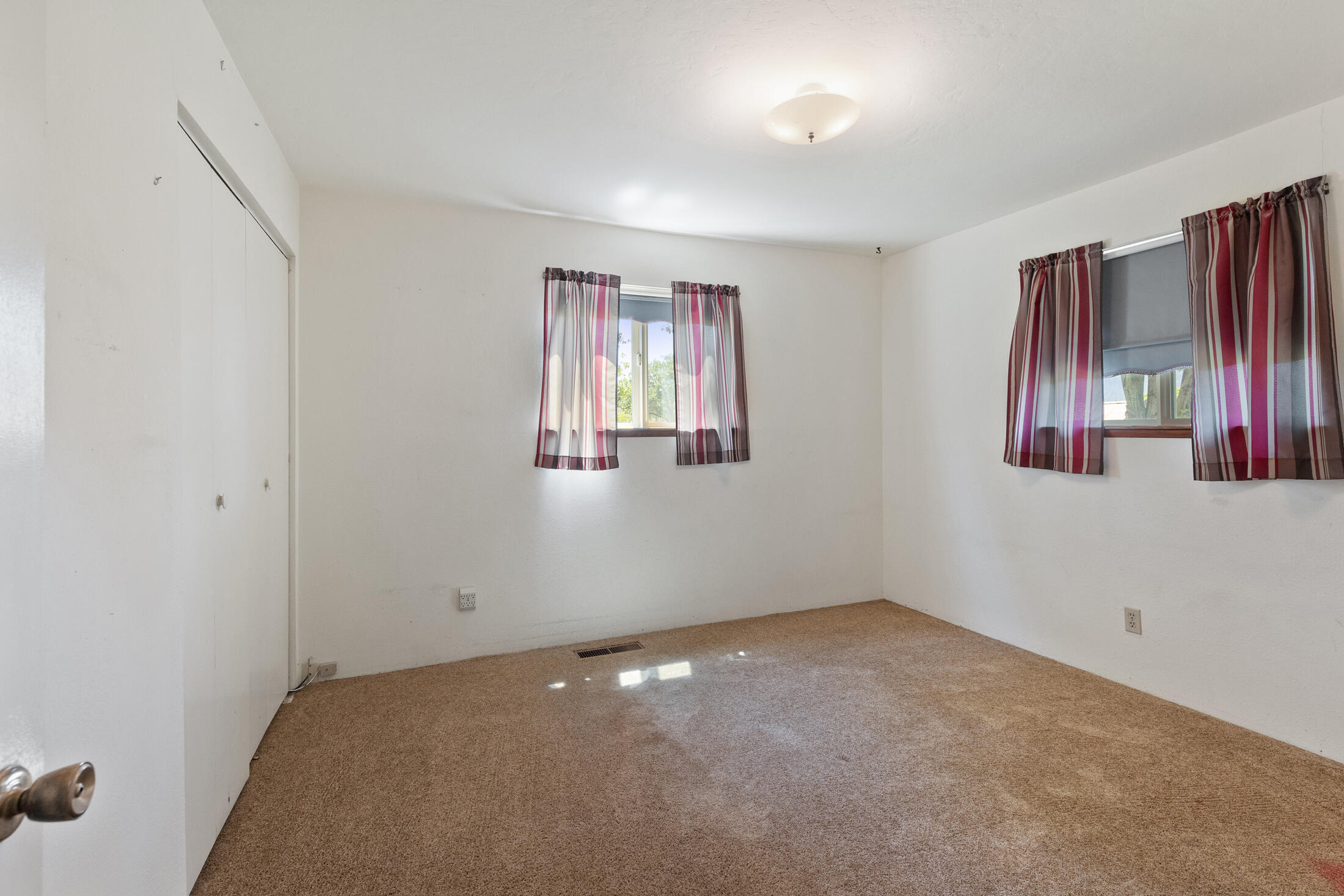 240 Haven Road Jacksonville, OR 97530 - Photo 21 of 54 Downstairs Bedroom