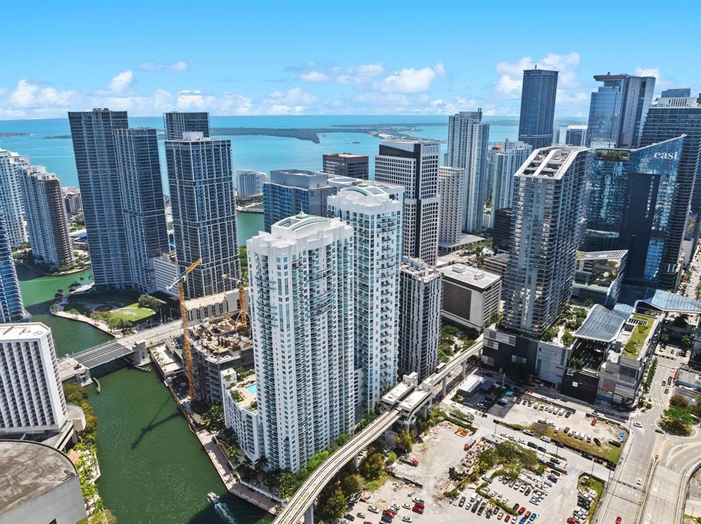 31 Southeast 6th Street, Unit 2002 Miami, FL 33131 - Photo 17 of 24 a city view