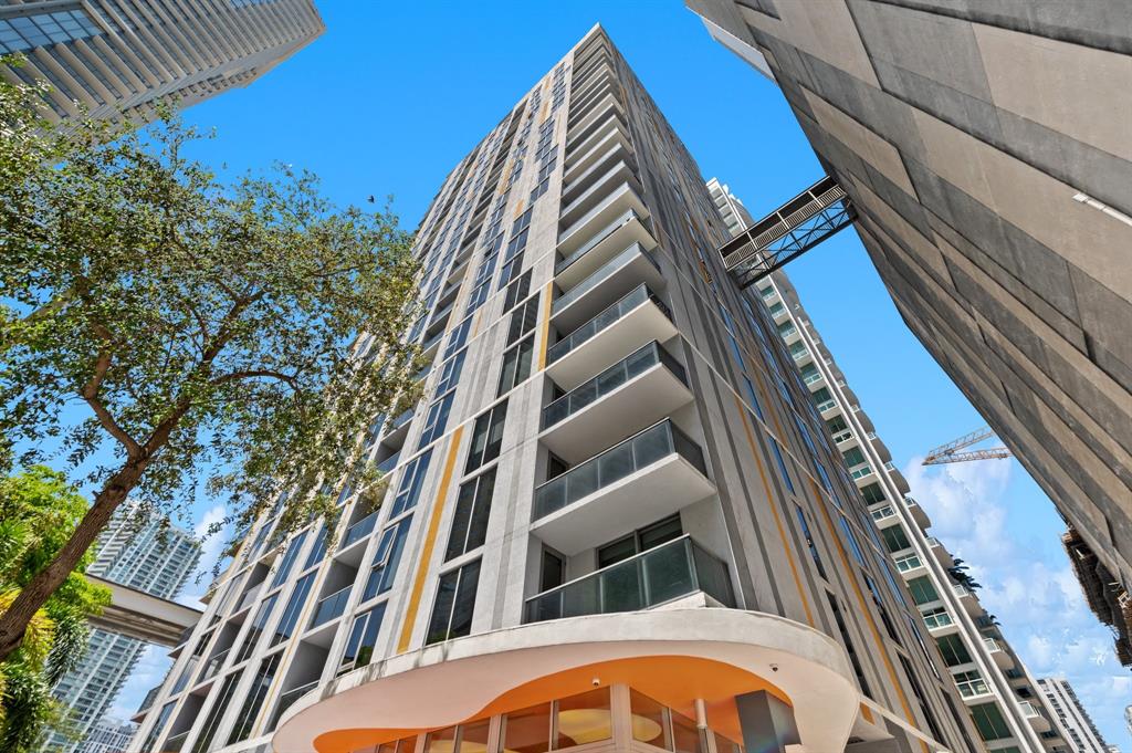 31 Southeast 6th Street, Unit 2002 Miami, FL 33131 - Photo 19 of 24 a view of a multi story building