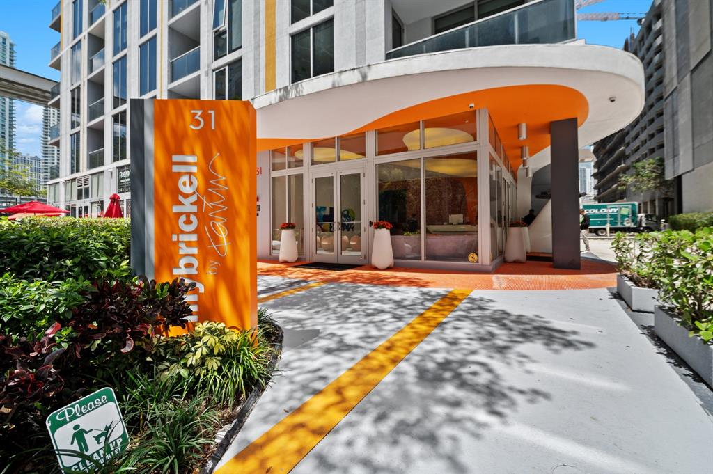 31 Southeast 6th Street, Unit 2002 Miami, FL 33131 - Photo 20 of 24 a view of a building with traffic signal lights