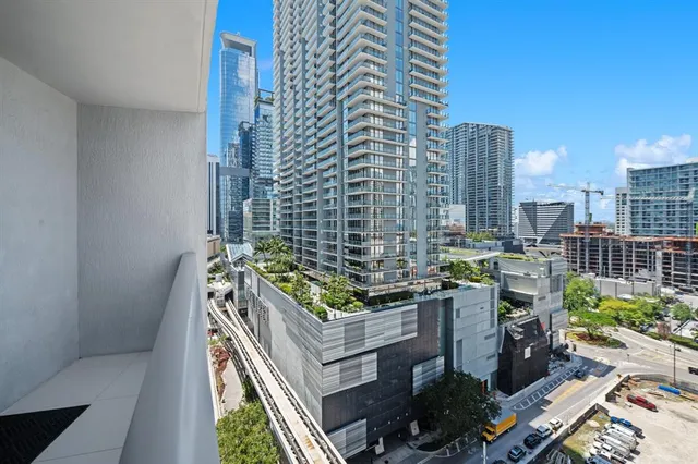 $589,000 | 31 Southeast 6th Street, Unit 2002, Miami, FL 33131