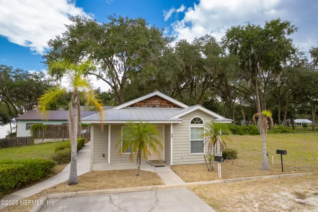 a view of a yard in front of a house