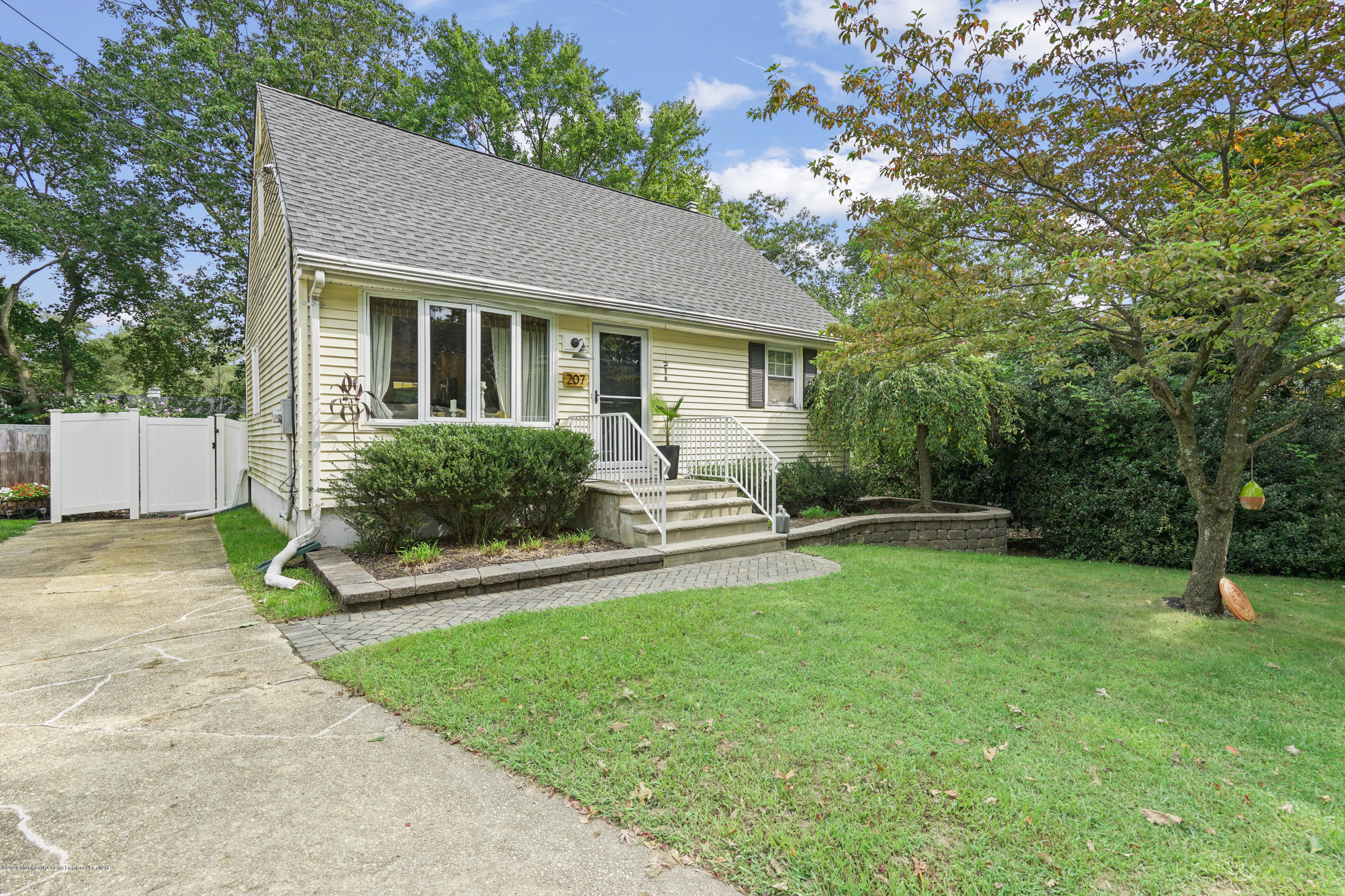 207 Wilson Road Neptune Township, NJ 07753 - Photo 3 of 34 DSC02102