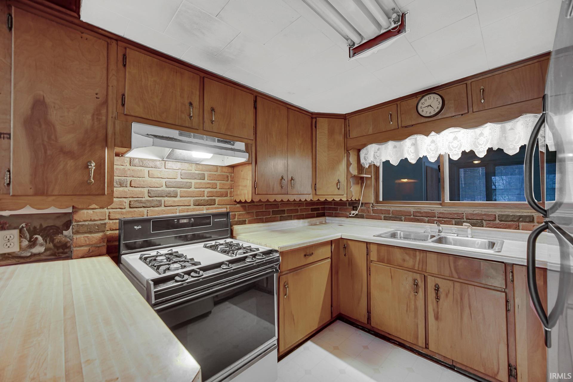 7434 11A Road Plymouth, IN 46563 - Photo 8 of 27