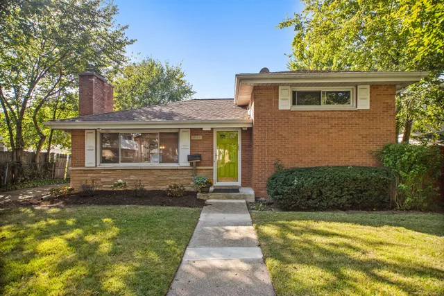 $3,300 | 1808 Laurel Avenue, Evanston, IL 60201