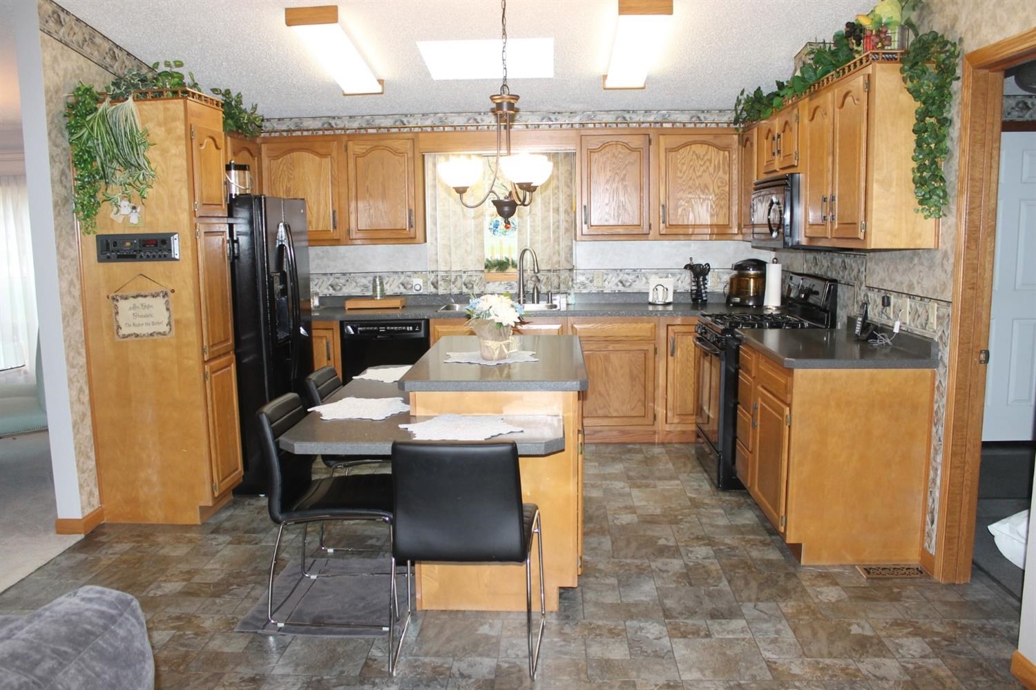 508 9th Street Southwest De Motte, IN 46310 - Photo 5 of 17 1500x1000
