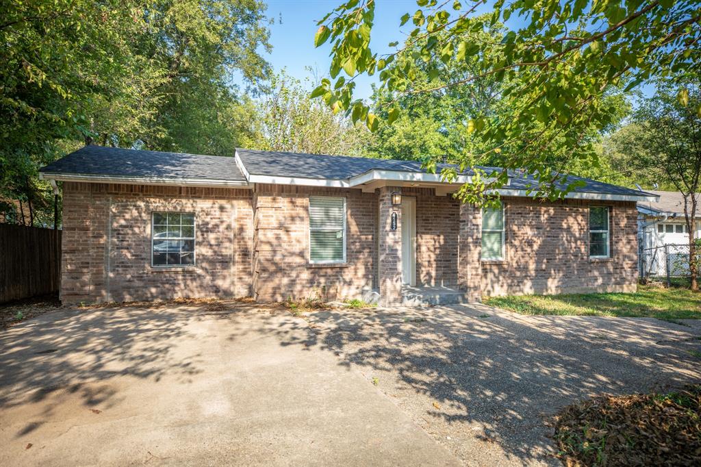 a view of a house with a outdoor space