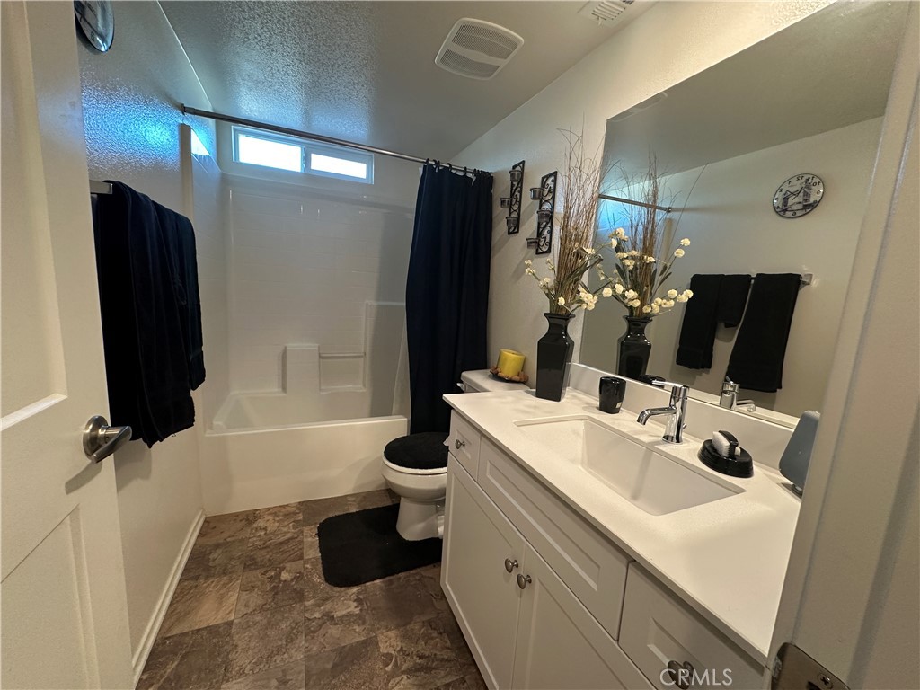 17612 Garden House Lane Bellflower, CA 90706 - Photo 6 of 31