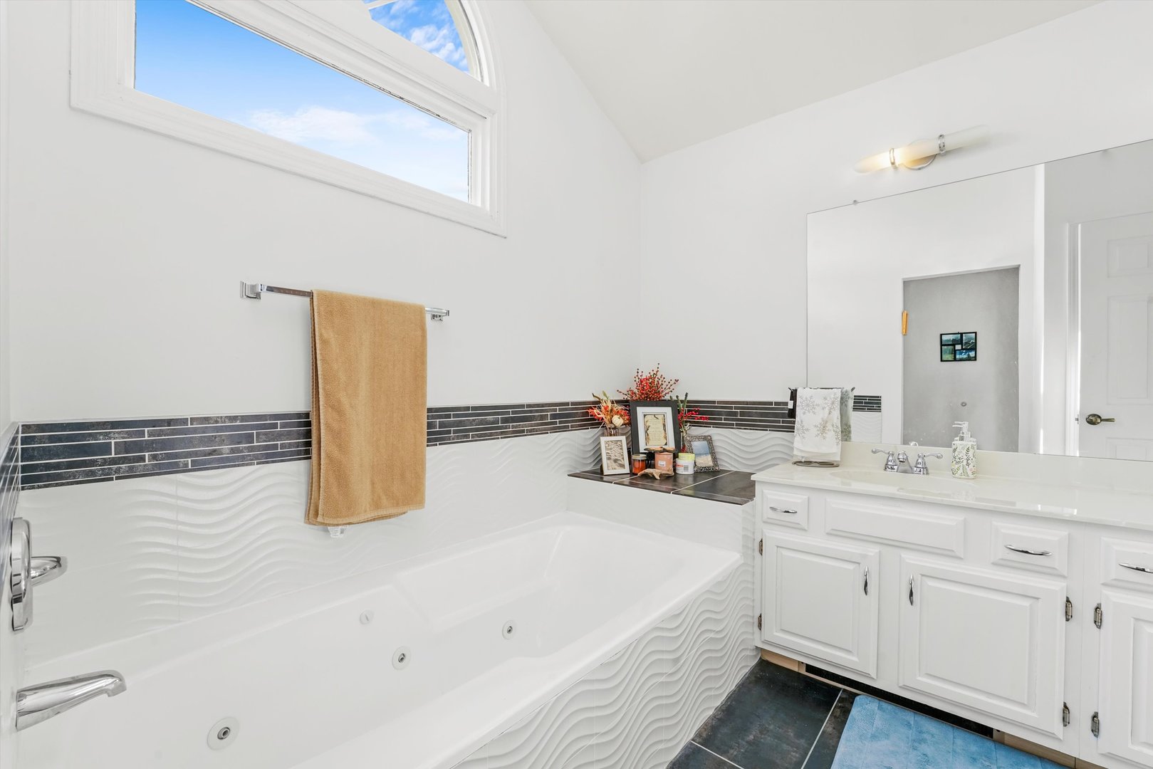 14501 Golf Road Orland Park, IL 60462 - Photo 26 of 53 a bathroom with a double vanity sink and a bathtub