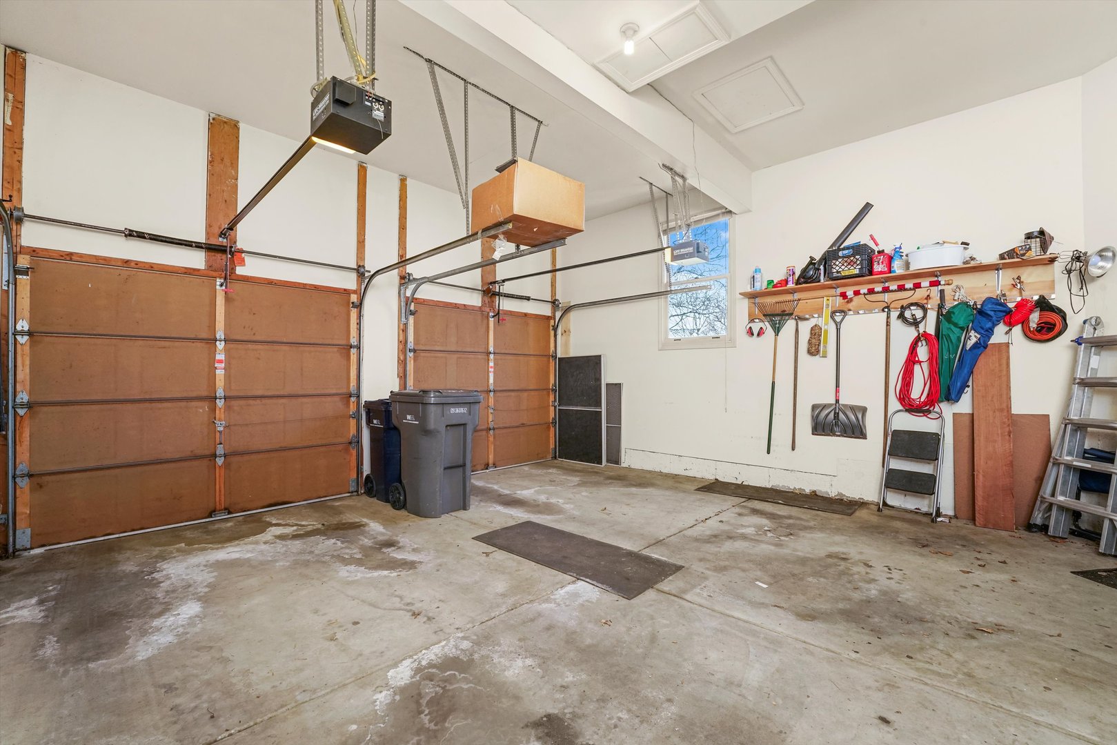 14501 Golf Road Orland Park, IL 60462 - Photo 48 of 53 a view of a garage