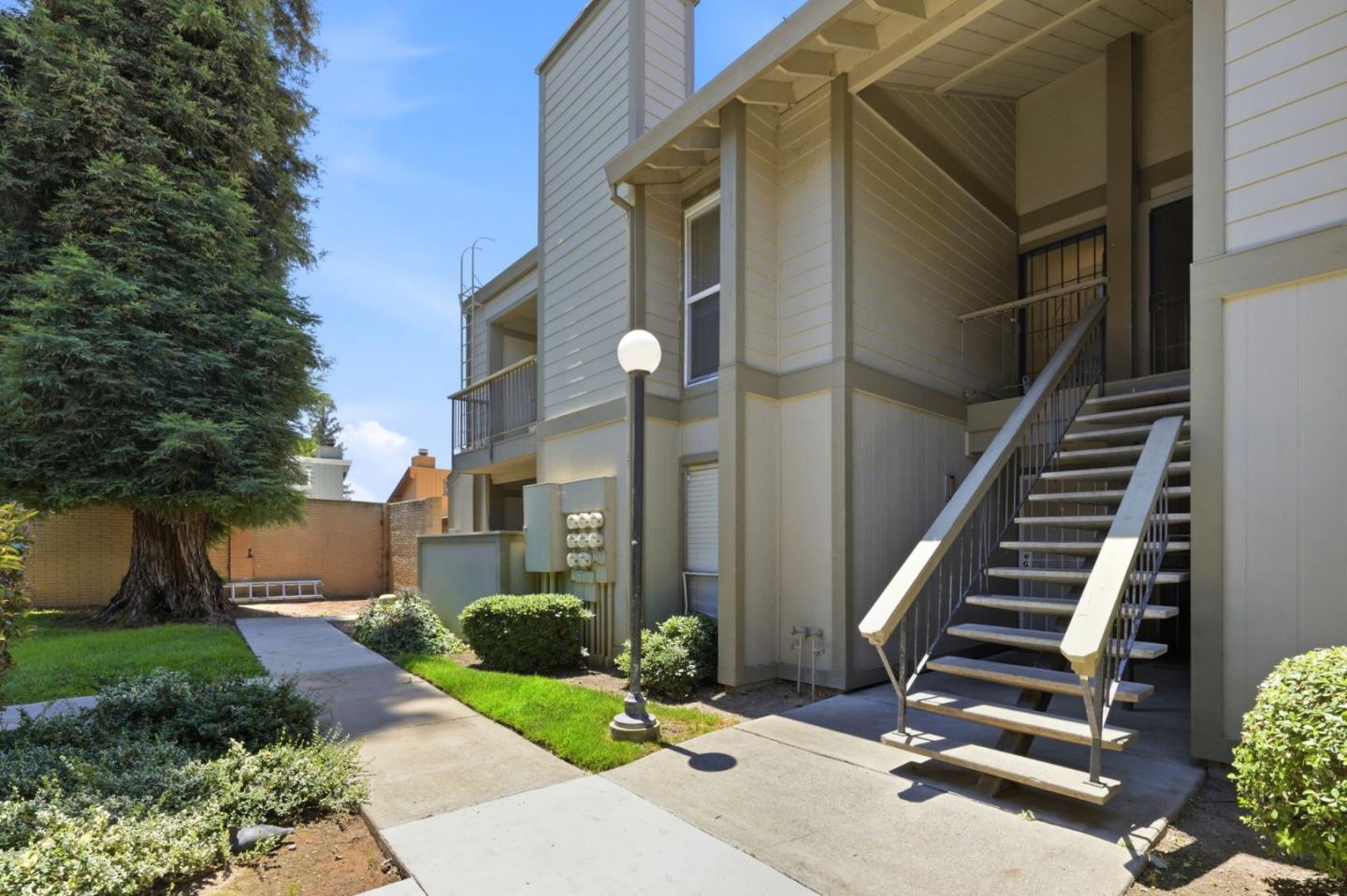 7283 Florin Road, Unit 8 Sacramento, CA 95828 - Photo 5 of 35 a front view of a house