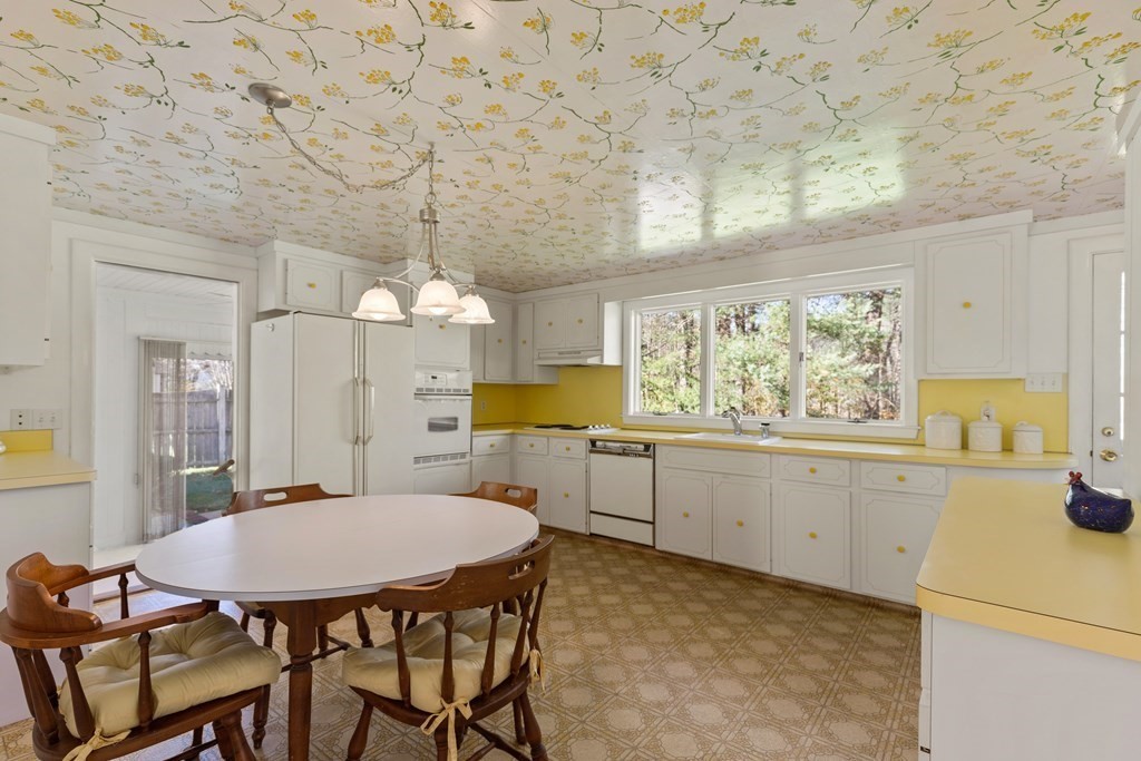 6 Walker Road Topsfield, MA 01983 - Photo 11 of 31 Gallery Image 11