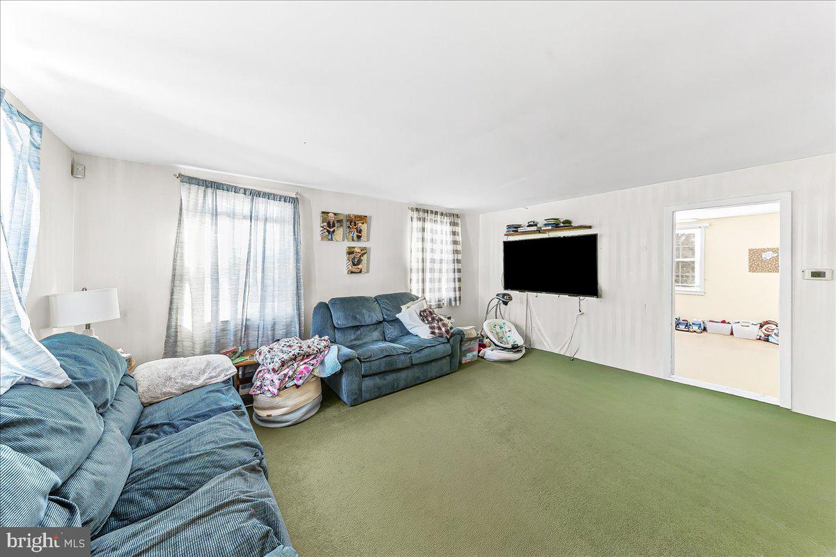 472 Larchwood Road Springfield, PA 19064 - Photo 4 of 16