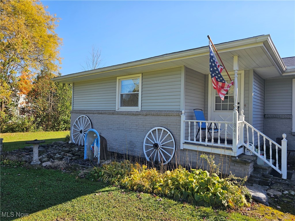 11841 Bean Road Chardon, OH 44024 - Photo 5 of 49 Porch