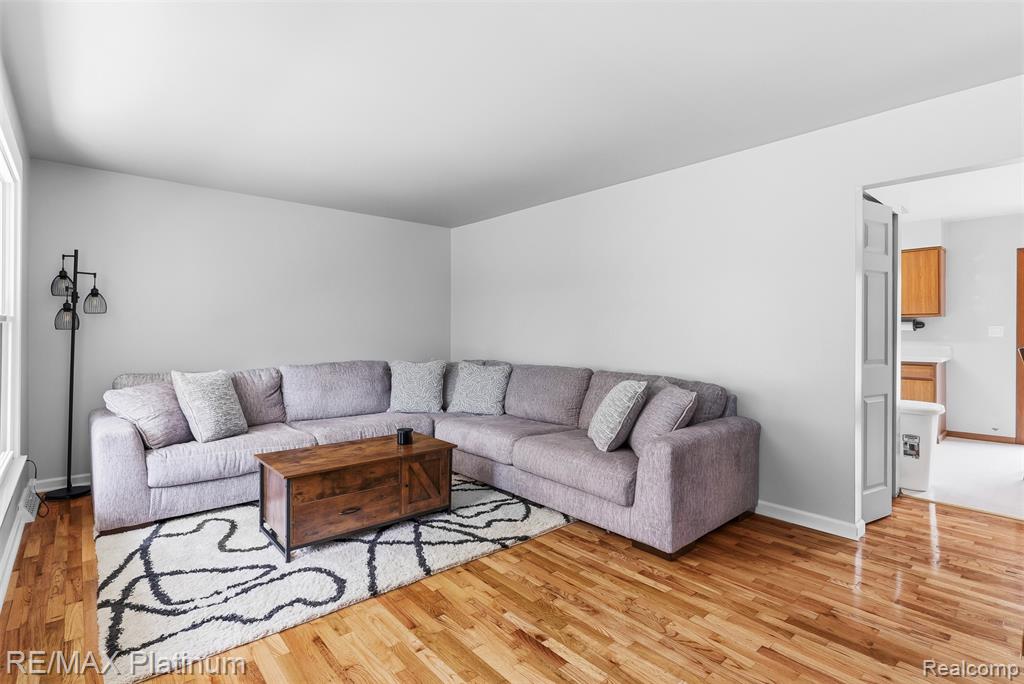 8370 West Rolston Road Linden, MI 48451 - Photo 6 of 37 Gallery Image 6