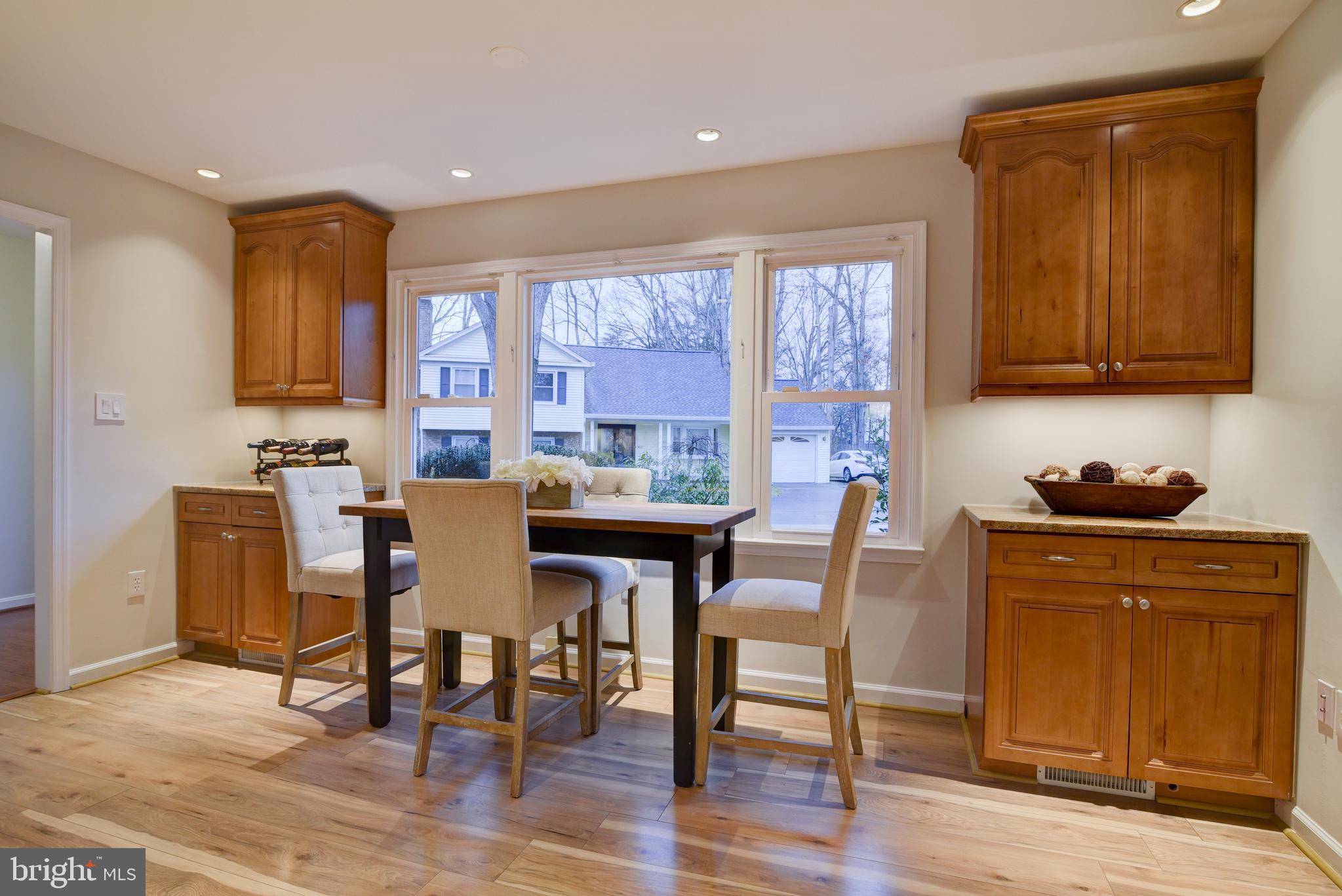 1520 Coat Ridge Road Herndon, VA 20170 - Photo 11 of 33 Enjoy Eating in Your Bright and Sunny Kitchen.
