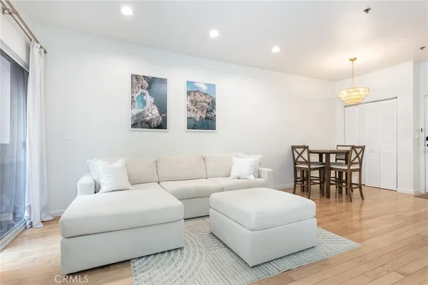 $349,999 | 19350 Sherman Way, Unit 124, Reseda, CA 91335