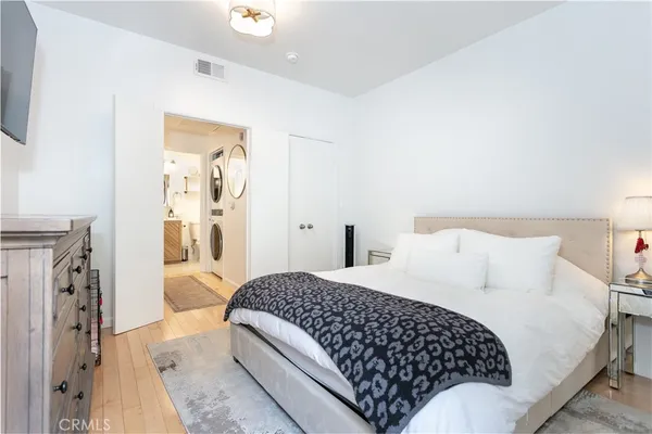 $349,999 | 19350 Sherman Way, Unit 124, Reseda, CA 91335