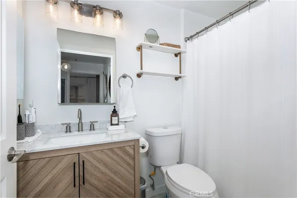 $349,999 | 19350 Sherman Way, Unit 124, Reseda, CA 91335