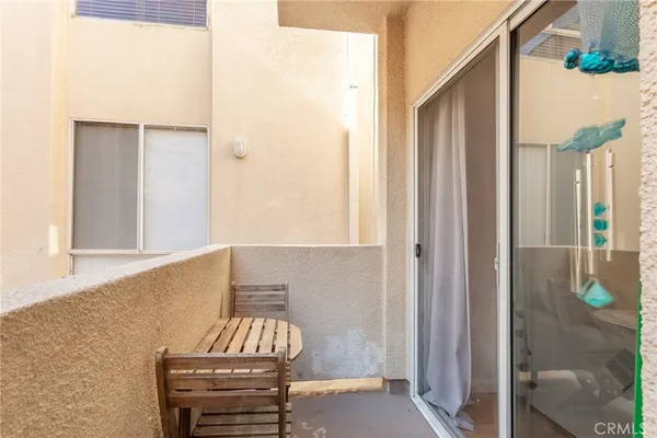 $349,999 | 19350 Sherman Way, Unit 124, Reseda, CA 91335