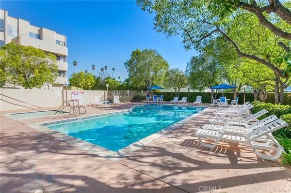 $349,999 | 19350 Sherman Way, Unit 124, Reseda, CA 91335